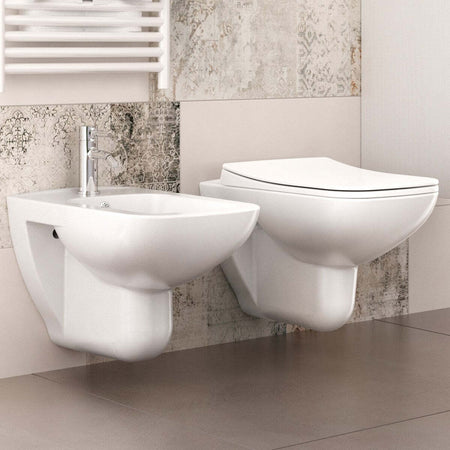 Sanitari-Sospesi-Filo-Muro-in-ceramica-bianca-con-copri-vaso-frizionato-Glam