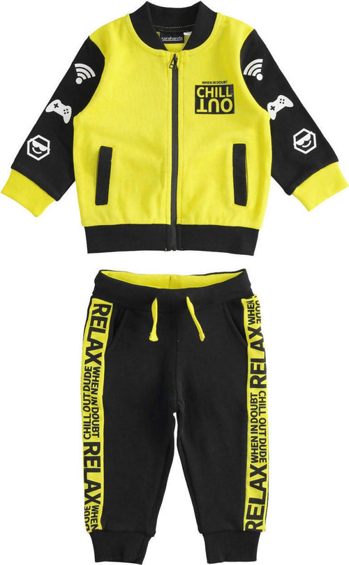 Sarabanda Tuta Completo Multicolor Giallo Nero 100% Cotone Jogging Bambino + Maglietta Girocollo Con Stampa 100% Cotone 1021276100 1201276400 Moda/Bambini e ragazzi/Abbigliamento/Abbigliamento sportivo/Completi sportivi/Tute da ginnastica Sanitaria Gioia del Bimbo - Villa San Giovanni, Commerciovirtuoso.it