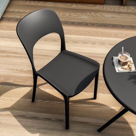 Sedia in Polipropilene Roma impilabile da interno ed esterno