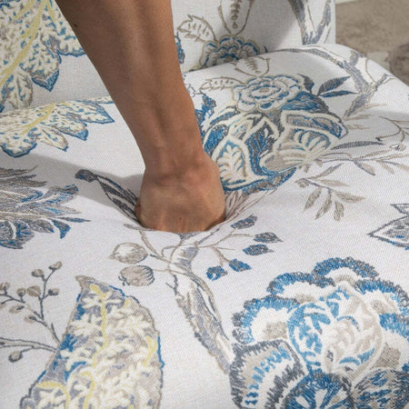 Sedia-per-Soggiorno-Poltroncina-Imbottita-con-Braccioli-in-Legno-e-Tessuto-Traspirante-per-Casa-e-Ufficio,-a-Fiori,-68.5x78.5x75cm-poltrona-soggiorno-salotto-camera-studio-F835-288A