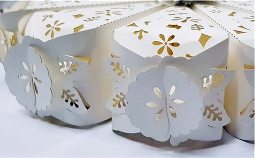 Set 10 Bomboniere Scatolina Spicchio Torta Bianco Fiore Portaconfetti Matrimonio Casa e cucina/Hobby creativi/Materiali per hobby creativi/Forniture per feste/Bomboniere Trade Shop italia - Napoli, Commerciovirtuoso.it