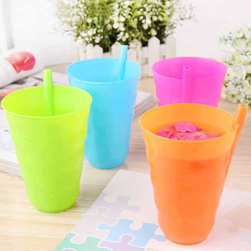 Set 12 Pezzi Bicchieri In Plastica Colorata Con Cannuccia Incorporata Bimbi Casa, arredamento e bricolage > Cucina > Tazze e Bicchieri Trade Shop italia - Napoli, Commerciovirtuoso.it