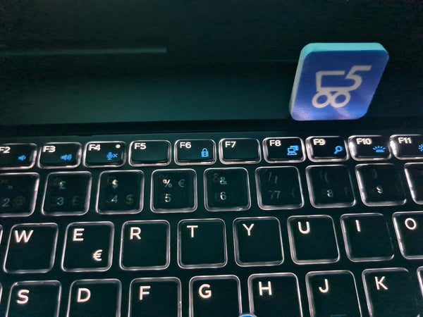 Set 12 Sticker adesivi universali per tastiera in lingua Italiana IT universale per ricondizionare Dell Lenovo Hp Fujitsu Asus Acer