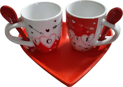 Set-composto-da-2-tazzine-da-caffè-con-cucchiaino-in-porcellana-nel-manico-su-vassoio-in-legno-a-cuore-in-legno