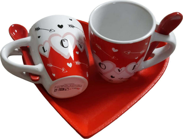 Set-composto-da-2-tazzine-da-caffè-con-cucchiaino-in-porcellana-nel-manico-su-vassoio-in-legno-a-cuore-in-legno