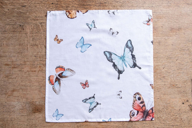 Set Di 6 Tovaglioli Da Tavola In Stoffa 45 X 45 Cm 100% Cotone Stampa Digitale Dai Colori Vivi Ed Intensi Lavabili In Lavatrice Made In Italy Farfalle Multicolor Casa e cucina/Tessili per la casa/Tessili da cucina/Tovaglioli Novilunio - Sesto San Giovanni, Commerciovirtuoso.it
