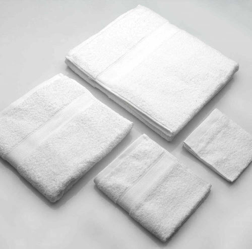 Set-di-Asciugamani-per-il-bagno-in-cotone-di-colore-bianco