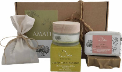 Set Regalo Viso 1x Crema Viso Giorno Biologica Pelli Grasse E Miste Con Olio Evo + 1x Sapone Mani Viso Corpo Naturale Biologico Rosa e Jojoba Saponetta 100% BIO Bellezza/Cura della pelle/Set regalo L’Olea Biocosmesi - Castelbottaccio, Commerciovirtuoso.it