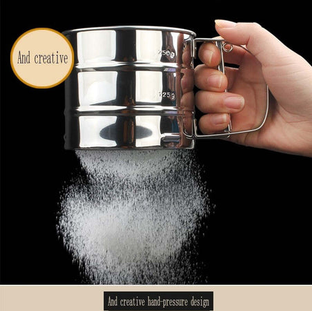 SETACCIO DA CUCINA PER FARINA E ZUCCHERO A VELO ACCIAIO INOX SPOLVERARE 250 GR Casa e cucina/Teglie da forno e accessori per pasticceria/Accessori e utensili per pasticceria/Setacci Trade Shop italia - Napoli, Commerciovirtuoso.it