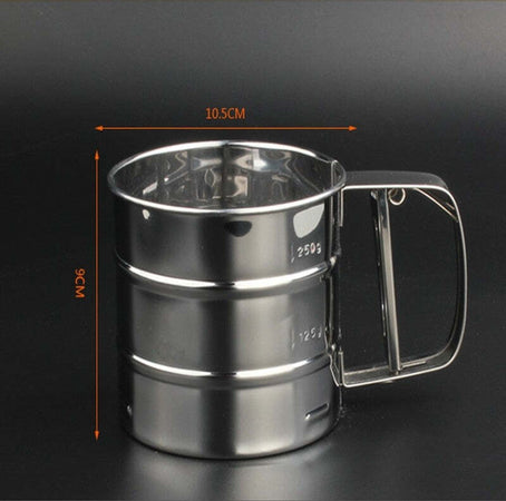 SETACCIO DA CUCINA PER FARINA E ZUCCHERO A VELO ACCIAIO INOX SPOLVERARE 250 GR Casa e cucina/Teglie da forno e accessori per pasticceria/Accessori e utensili per pasticceria/Setacci Trade Shop italia - Napoli, Commerciovirtuoso.it