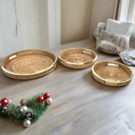 Vassoi in rattan con bordatura in ottone per decorazione ambienti set da 3