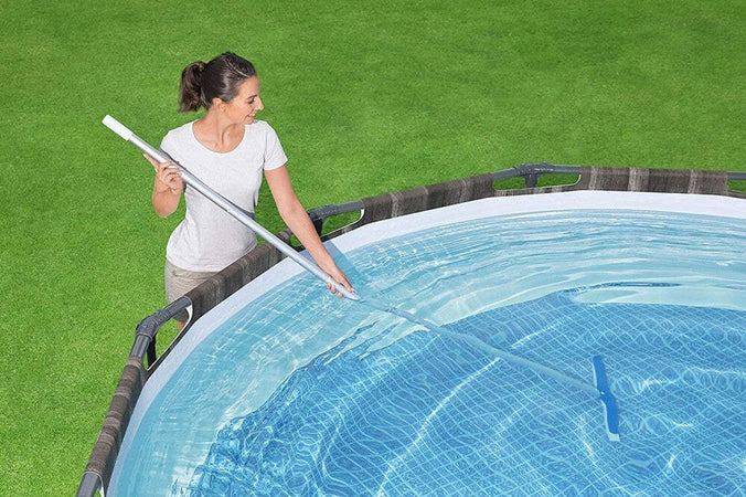 Spazzola Curva Per Parete Grande Per La Pulizia Angoli Fondo Delle Piscine 58280 Giardino e giardinaggio/Piscine vasche idromassaggio e accessori/Prodotti per la pulizia e raccordi/Spazzole Trade Shop italia - Napoli, Commerciovirtuoso.it