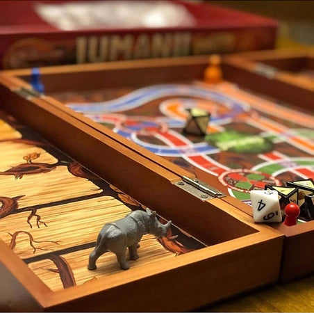 Spin Master Jumanji Edizione in Legno Gioco Da Tavolo 2- 4 Giocatori Con Pedine, Tabellone, Dadi, Clessidra, Istruzioni 8+ Giochi e giocattoli/Giochi da tavola di società e accessori/Giochi da tavolo/Giochi di società Cartoleria Deja Vu - Crotone, Commerciovirtuoso.it