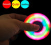 SPINNER CON LUCI LED LUMINOSO FIDGET ANTI STRESS 2 PEZZI GIOCO RILASSANTE 3D Giochi e giocattoli/Articoli da regalo e scherzetti/Fidget toys/Spinner Trade Shop italia - Napoli, Commerciovirtuoso.it
