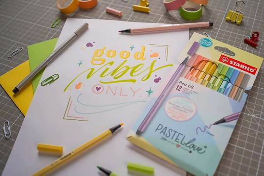 Stabilo Pennarello Premium - Stabilo Pen 68 - Pastellove Set - Astuccio Da 12 - Colori Assortiti Cancelleria e prodotti per ufficio/Penne matite scrittura e correzione/Marcatori ed evidenziatori/Pennarelli per disegno Cartoleria Deja Vu - Crotone, Commerciovirtuoso.it