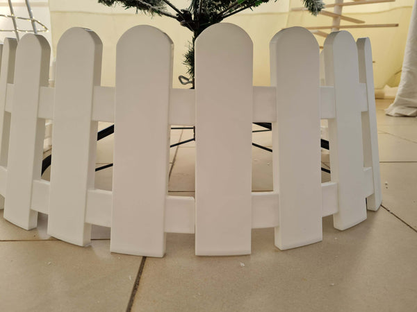 Staccionata copri base per Albero di Natale in resina bianca Ø 68 cm Casa e cucina/Decorazioni per interni/Addobbi e decorazioni per ricorrenze/Decorazioni natalizie/Basi e supporti per alberi di Natale MagiediNatale.it - Altamura, Commerciovirtuoso.it