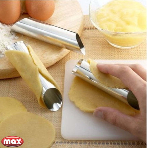 STAMPI CANNOLI E CAKE DESIGN SET 3 PEZZI METALLO ACCESSORI CUCINA KIT DOLCI Casa e cucina/Teglie da forno e accessori per pasticceria/Accessori e utensili per pasticceria/Formine per biscotti Trade Shop italia - Napoli, Commerciovirtuoso.it