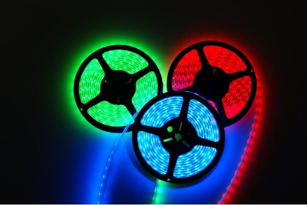Strip Striscia Led 5m 3528 5050 5630 300 Led Impermeabile Fredda Calda Rgb  Trade Shop italia - Napoli, Commerciovirtuoso.it