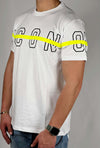 T-shirt-bianca-con-logo-nero-e-fluo
