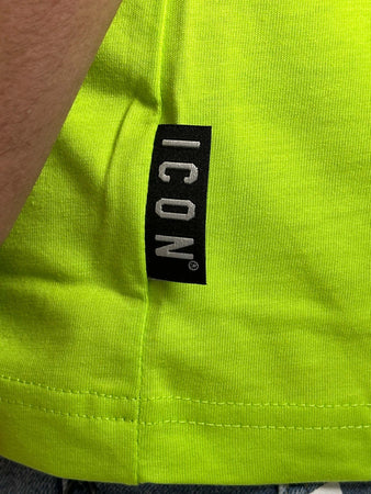T-shirt-fluo-con-logo-bianco