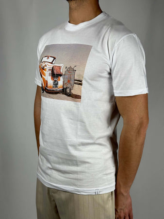 T-shirt-grafica-girocollo-con-macchina