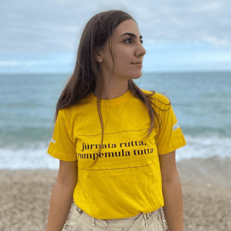 T-shirt Siciliana Unisex Gialla "Jurnata rutta rumpemula tutta"