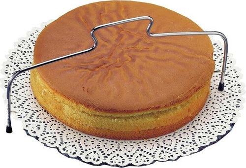 TAGLIATORTA A FILO IN ACCIAIO 31 CM REGOLABILE ORIZZONTALE PAN DI SPAGNA DOLCI Casa e cucina/Teglie da forno e accessori per pasticceria/Accessori e utensili per pasticceria/Anelli per torte Trade Shop italia - Napoli, Commerciovirtuoso.it