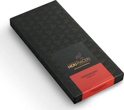 Tavoletta Fondente Al Peperoncino 100gr Neri Piaceri Cioccolato Artigianale Alimentari e cura della casa/Snack dolci e salati/Cioccolata/Barrette/Tavolette Neri Piaceri - Cavezzo, Commerciovirtuoso.it