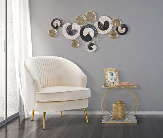 Tavolinetto-struttura-in-metallo-color-oro-e-ripiani-in-vetro-marmo-per-interni