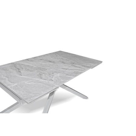 Tavolo allungabile Nefti con top in ceramica colore grigio chiaro italiano lucido con gambe argento