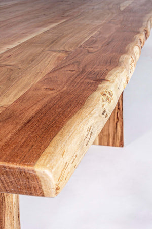 Tavolo Eneas rettangolare, con gambe, in legno di acacia da 200 x 95 cm Casa e cucina/Arredamento/Sala da pranzo/Tavoli da sala da pranzo Decor Space - Altamura, Commerciovirtuoso.it