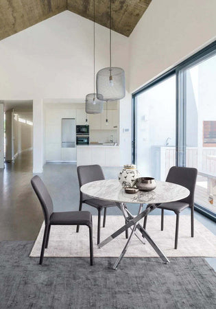 Tavolo John Marble tondo con gambe in acciaio, struttura cromata, piano in legno ricoperto con carta effetto marmo Casa e cucina/Arredamento/Sala da pranzo/Tavoli da sala da pranzo Decor Space - Altamura, Commerciovirtuoso.it