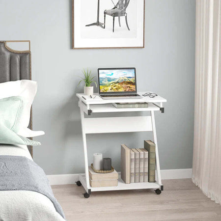 Tavolo-Porta-PC-Classico-e-Salvaspazio,-Piano-Tastiera-a-Scomparsa,-4-Ruote-e-Ripiano-Inferiore-Bianco-60x48x73cm-QO8836-293WTQO8