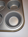 Teglia Da Forno per Muffin Antiaderente Dorata Su Fondo Argento Stampo per 12 Muffin Leggero E Resistente Casa e cucina/Teglie da forno e accessori per pasticceria/Teglie e stampi/Teglie per muffin e cupcake Ideart - Valdilana, Commerciovirtuoso.it