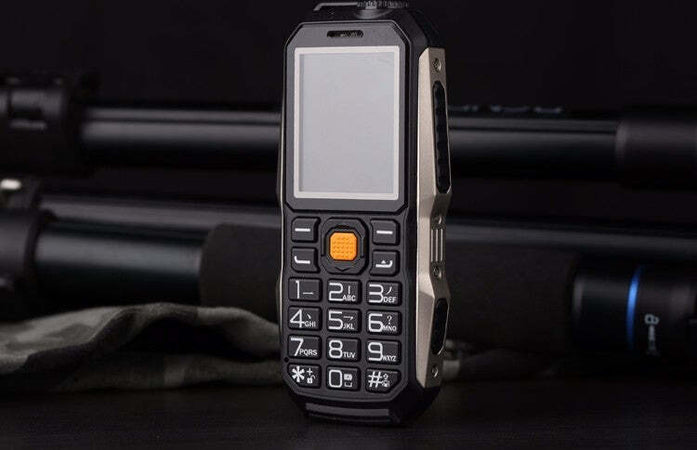 TELEFONO CELLULARE RESISTENTE MILITARE IMPERMEABILE LANDROVER PER SPORT ESTREMI  Trade Shop italia - Napoli, Commerciovirtuoso.it