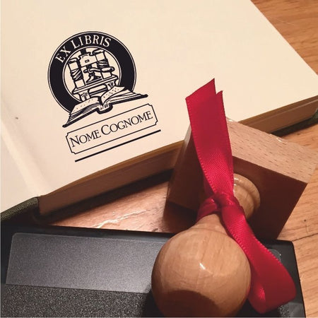Timbro Ex Libris Personalizzabile Immagine Pressa In Legno 30x40 Mm Cancelleria e prodotti per ufficio/Archivio ufficio e accessori per scrivania/Etichette divisori per schedario e timbri/Timbri e materiali per timbri/Timbri ExLibris - Voghera, Commerciovirtuoso.it