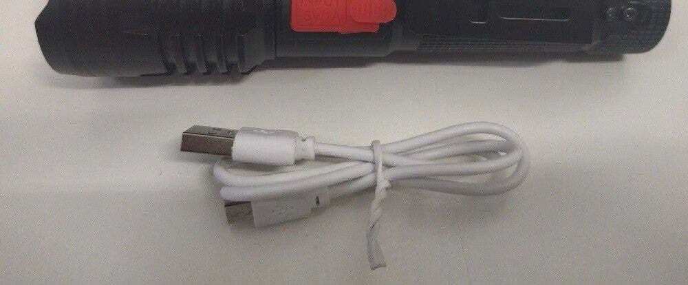 Torcia Led Usb Ricaricabile 30 Watt Potente Gamma 300m Design Elegante Q-sd07 Fai da te/Sicurezza e protezione/Torce/Torce elettriche portatili (standard) Trade Shop italia - Napoli, Commerciovirtuoso.it