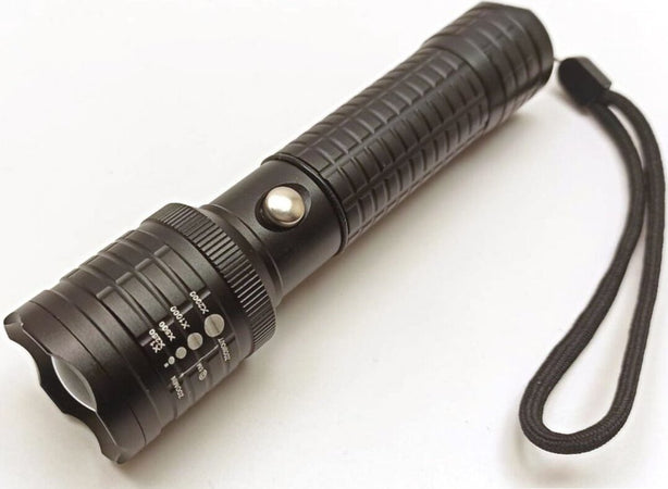Torcia tattica militare 500 lumens Zoom batteria inclusa adattatore AC DC 12V auto incluso