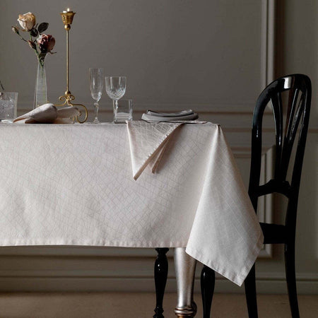 Tovaglia Da Tavola E Tovaglioli 6 Persone Elegante E Raffinata 140x180 Cm Cotone Alta Qualita' Manhattan Cavalieri Casa e cucina/Tessili per la casa/Tessili da cucina/Tovaglie La Bottega del Risparmio - Bari, Commerciovirtuoso.it