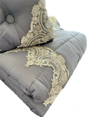Trapunta piumone matrimoniale burano by charro italia con due cuscini in tinta e applicazioni in elegante pizzo Casa e cucina/Tessili per la casa/Biancheria da letto/Coperte e trapunte/Trapunte Puleo Casa - Palermo, Commerciovirtuoso.it
