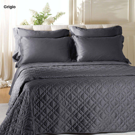 Trapuntino Copriletto Caleffi Prestigioso Ed Elegante Trapuntino Copriletto Trapuntato in Raso Di Cotone Letto Matrimoniale Vari Colori Elegante e prestigioso Trapuntino Copriletto trapuntato Tinta Unita in Raso di Cotone letto Matrimoniale Caleffi Detta Casa e cucina/Tessili per la casa/Biancheria da letto/Coperte e trapunte/Trapunte La Bottega del Risparmio - Bari, Commerciovirtuoso.it