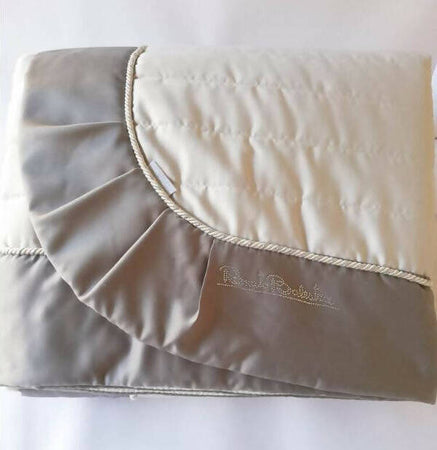 Trapuntino Copriletto Trapuntato Matrimoniale Ludovica Renato Balestra 260x260 Cm Con Cordoncino Ed Eleganti Applicazioni Swarovski Casa e cucina/Tessili per la casa/Biancheria per la cameretta/Trapunte e copriletti Puleo Casa - Palermo, Commerciovirtuoso.it