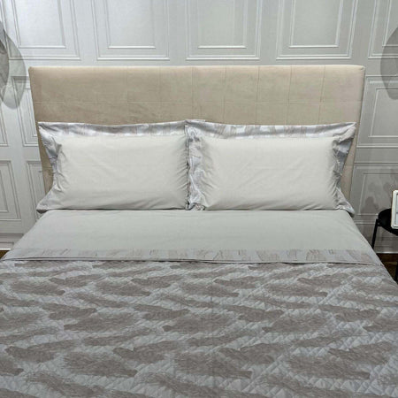 Trapuntino-matrimoniale-con-lavorazione-tono-su-tono-art.Spagna-colore-beige-misura:-270x270-sopra-tessuto:-100%-cotone-sotto-tessuto:-100%-cotone-Mon-Amour-made-in-Italy