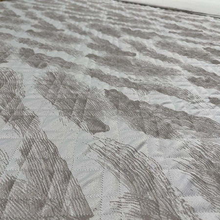 Trapuntino-matrimoniale-con-lavorazione-tono-su-tono-art.Spagna-colore-beige-misura:-270x270-sopra-tessuto:-100%-cotone-sotto-tessuto:-100%-cotone-Mon-Amour-made-in-Italy