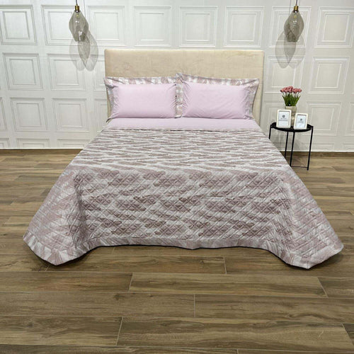 Trapuntino-matrimoniale-con-lavorazione-tono-su-tono-art.Spagna-colore-rosa-misura:-270x270-sopra-tessuto:-100%-cotone-sotto-tessuto:-100%-cotone-Mon-Amour-made-in-Italy