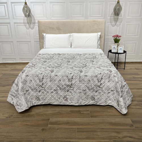 Trapuntino-matrimoniale-con-stampa-digitale-floreale-art.-Iris-colore-beige-misura:-270x270-sopra-tessuto:-100%-cotone-sotto-tessuto:-100%-cotone-Mon-Amour-made-in-Italy