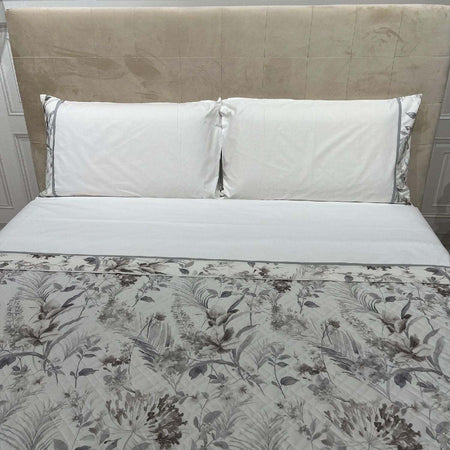 Trapuntino-matrimoniale-con-stampa-digitale-floreale-art.-Iris-colore-beige-misura:-270x270-sopra-tessuto:-100%-cotone-sotto-tessuto:-100%-cotone-Mon-Amour-made-in-Italy