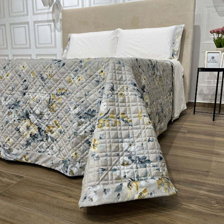 Trapuntino-matrimoniale-con-stampa-digitale-floreale-art.Bucaneve-colore-grigio-misura:-270x270-sopra-tessuto:-100%-cotone-sotto-tessuto:-100%-cotone-Mon-Amour-made-in-Italy