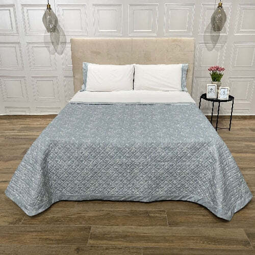 Trapuntino-matrimoniale-con-stampa-digitale-floreale-art.Dalia-colore-acqua-misura:-270x270-sopra-tessuto:-100%-cotone-sotto-tessuto:-100%-cotone-Mon-Amour-made-in-Italy