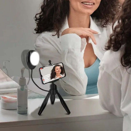 Treppiedi Da Tavolo Con Luce Led 3 Intensit? Girevole 360? Per Smartphone Hd3274 Elettronica/Cellulari e accessori/Accessori/Accessori per foto e video/Treppiedi Trade Shop italia - Napoli, Commerciovirtuoso.it